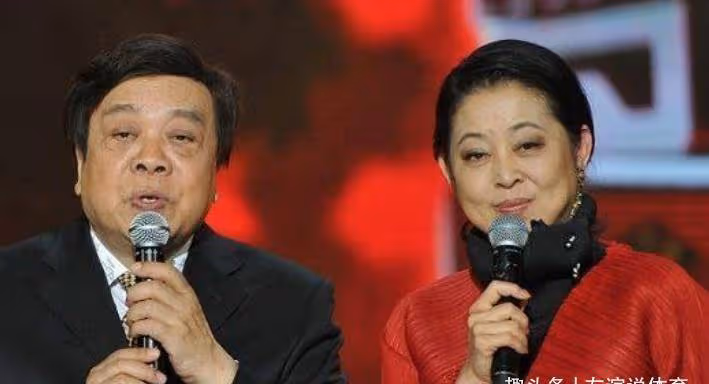 91年電視舞台，倪萍念賀詞驚一身冷汗，至今「騙過」觀眾幾十年