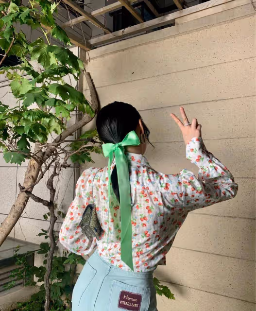 甜美系周潔瓊解鎖「輕熟風」，法式碎花裙配西裝，可帥氣可仙女