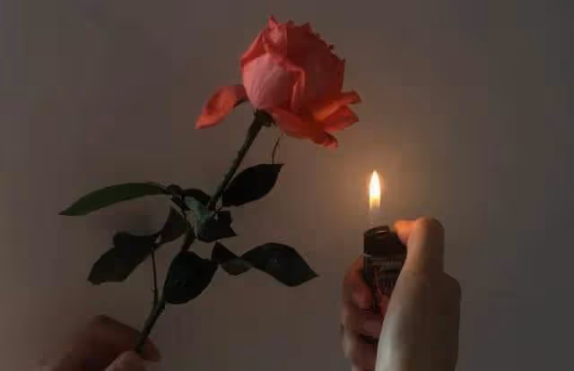 04年,22歲少女朱力亞,被男友傳染愛滋,死前舉動令人刮目相看