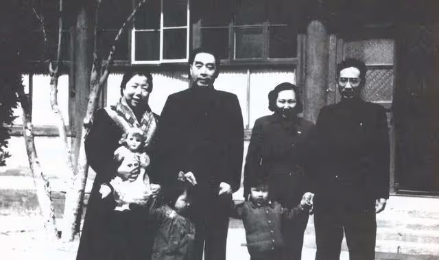 84年周總理三弟去西花廳,鄧穎超感慨:今天,我倒要說說我的委屈