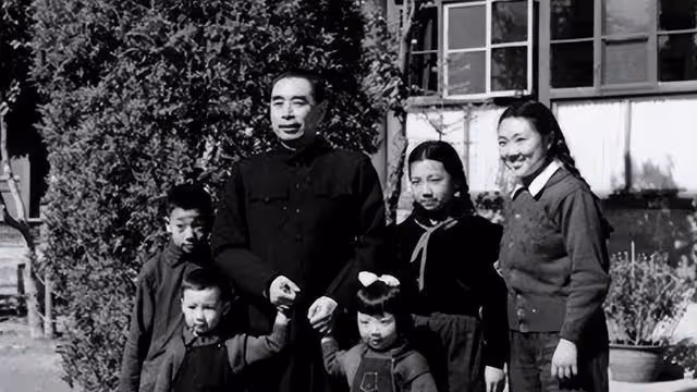 84年周總理三弟去西花廳,鄧穎超感慨:今天,我倒要說說我的委屈