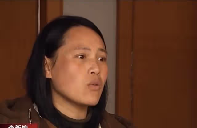 01年,貴州女子發現母親每晚枕頭下藏刀,得知原因後淚目了