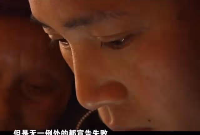01年,貴州女子發現母親每晚枕頭下藏刀,得知原因後淚目了