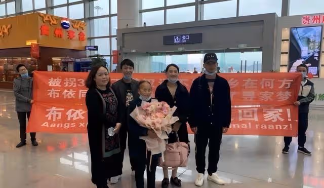 01年，貴州女子發現母親每晚枕頭下藏刀，得知原因後淚目了