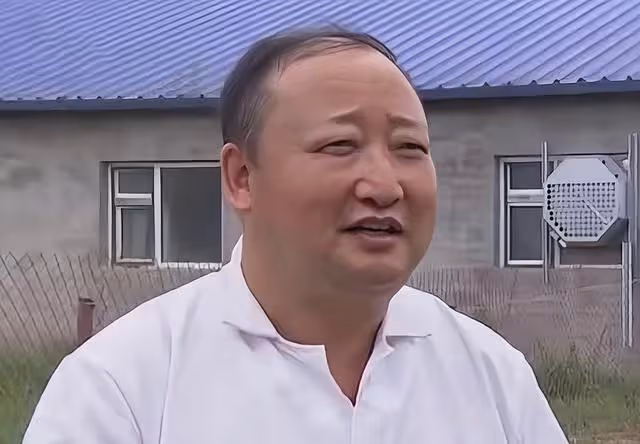 躺著數錢?黑龍江嗜酒大叔用酒養豬,把豬「灌醉」後,結局想不到