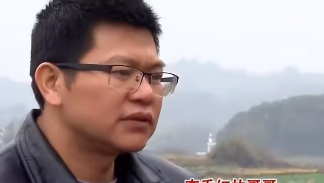 17年,湖南一女子瘋魔,帶倆孩子臥床半年,一天只吃一頓飯,為何