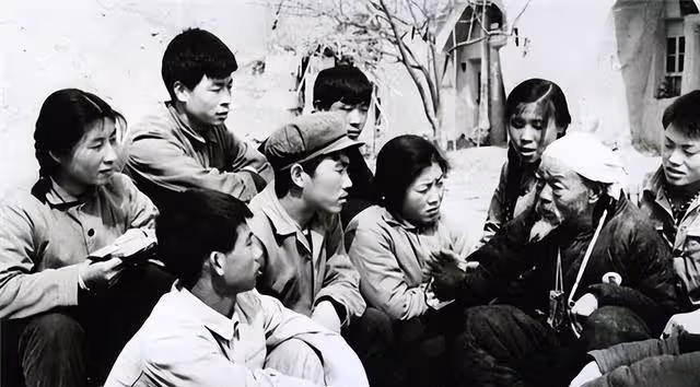 1970年,一位女知青難產,生死關頭,照顧她的農村老太卻轉身離開