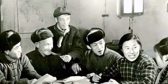 1970年,一位女知青難產,生死關頭,照顧她的農村老太卻轉身離開