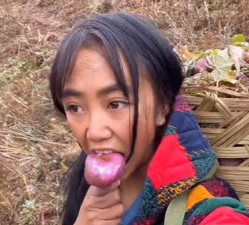 19歲網紅,人前涼山窮人家的孩子,人後豪車名媛,現實可太諷刺了
