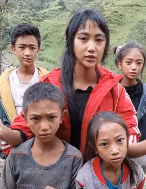 19歲網紅，人前涼山窮人家的孩子，人後豪車名媛，現實可太諷刺了