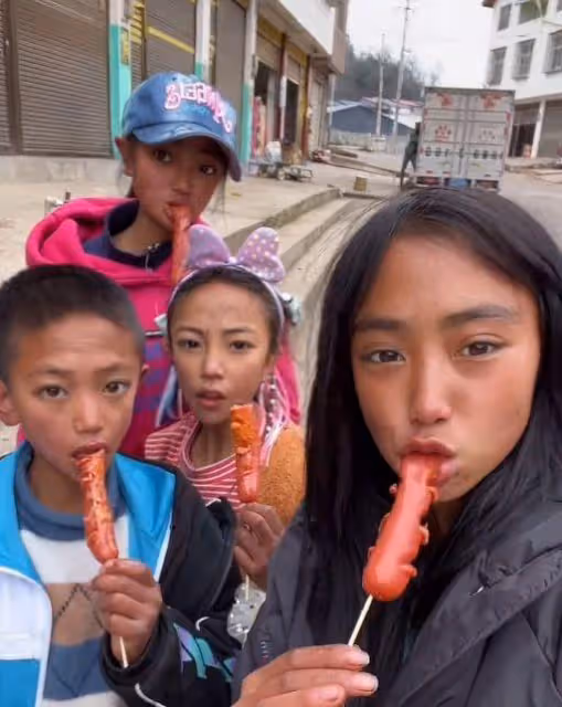 19歲網紅，人前涼山窮人家的孩子，人後豪車名媛，現實可太諷刺了