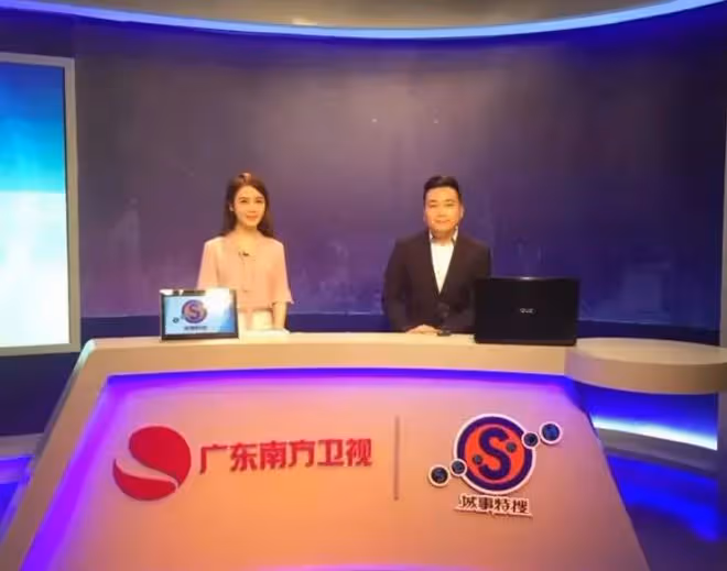 廣東知名主持人五星級酒店大婚！戴各種金器顯貴氣，新郎帥氣十足