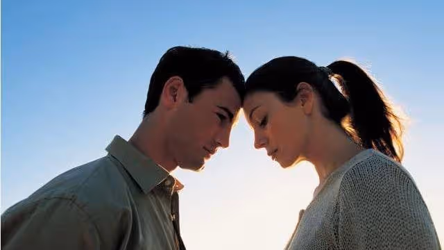「老公我弟弟要結婚了,咱們給他買輛車吧」「你敢買車就離婚」