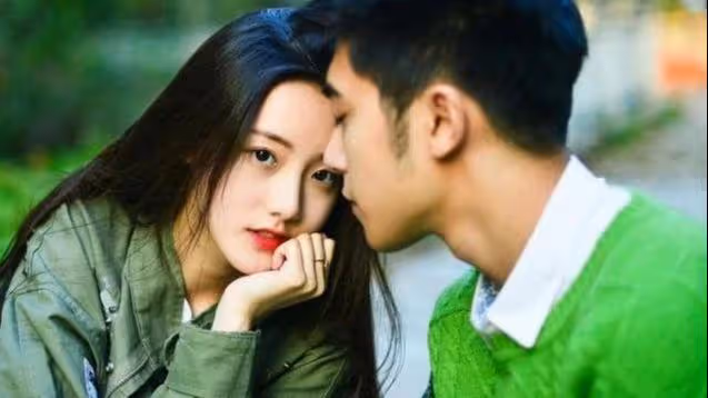「我帶禮物去男友家拜訪,男友母親給我紅包,拆開後我提出分手」