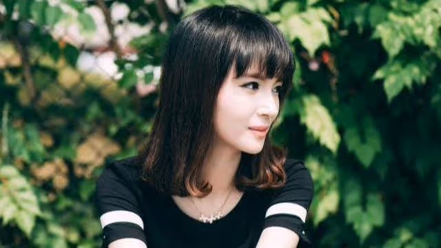 「我帶禮物去男友家拜訪,男友母親給我紅包,拆開後我提出分手」
