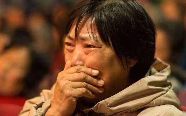兒子接我去城裡養老,吃飯時孫子說一句話,我默默流淚轉身離開