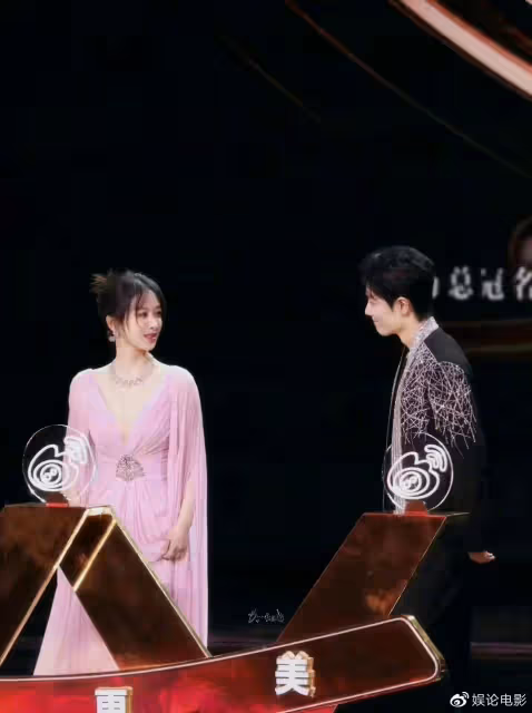 微博之夜大合影,不見黃曉明,很多老熟人都同框有點意難平