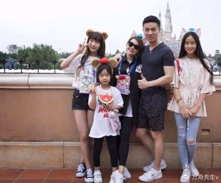 進軍香港市場?小S17歲長女首登港版時尚芭莎,稱努力才不會被看不起