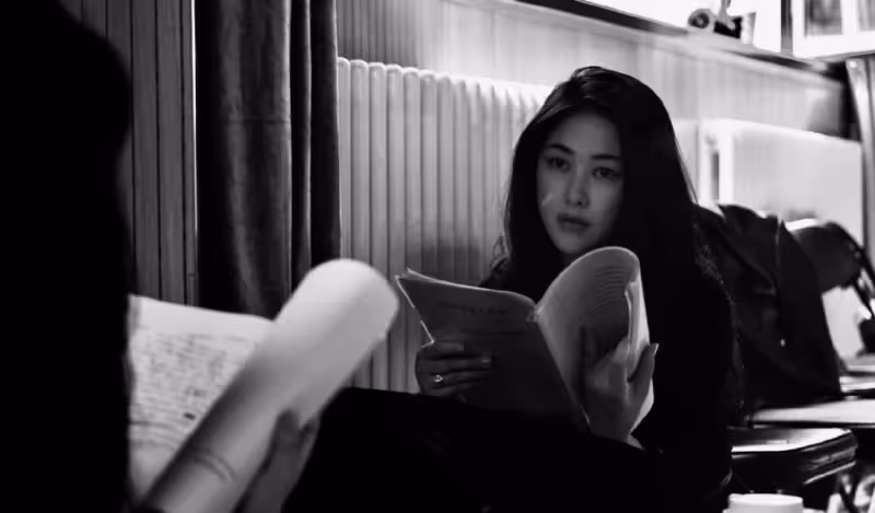 朱珠1歲女兒給爸爸洗臉好貼心,拍打臉頰動作太真實,父女倆都未笑場