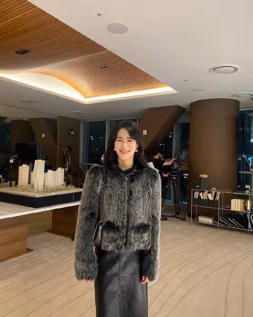 林智妍公開《黑暗榮耀》最愛的著裝，宋慧喬互動，引韓國網友關注