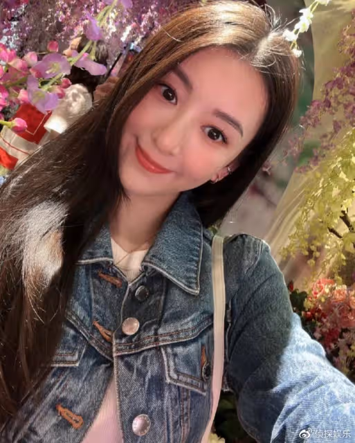 郭富城老婆曬大女兒近照，C寶長高不少，可愛漂亮和媽媽長超像