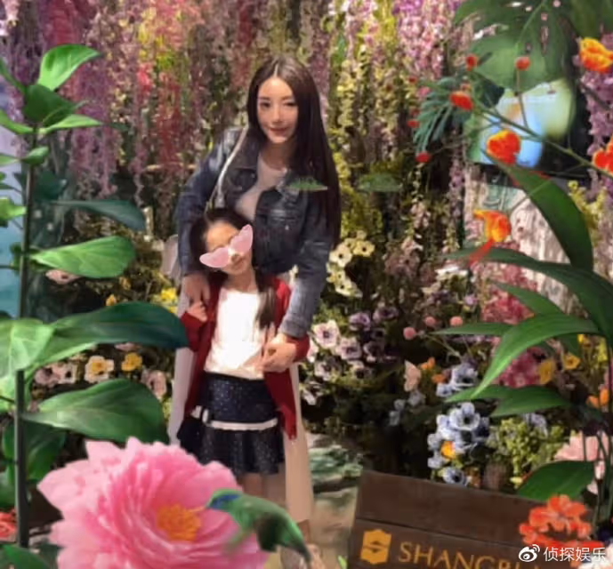 郭富城老婆曬大女兒近照，C寶長高不少，可愛漂亮和媽媽長超像