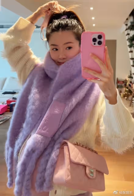 快生了!鄭愷前任與老公為寶寶買衣服,粉嫩小裙子曝光小baby性別