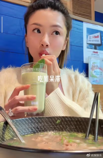 快生了！鄭愷前任與老公為寶寶買衣服，粉嫩小裙子曝光小baby性別