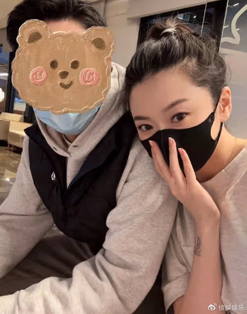 快生了！鄭愷前任與老公為寶寶買衣服，粉嫩小裙子曝光小baby性別