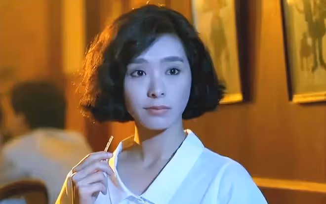 59歲知名女星宣布回國發展!美甲化妝精心打扮,已移居洛杉磯多年