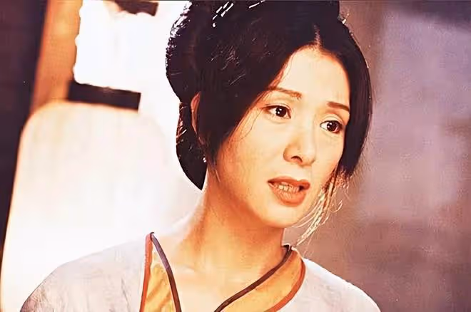 59歲知名女星宣布回國發展!美甲化妝精心打扮,已移居洛杉磯多年