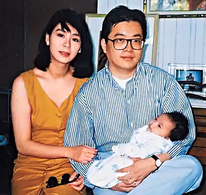 59歲知名女星宣布回國發展!美甲化妝精心打扮,已移居洛杉磯多年