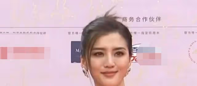 張天愛有多瘦，穿深V禮服隱約看到胸骨，直言今天90明天爭取破90