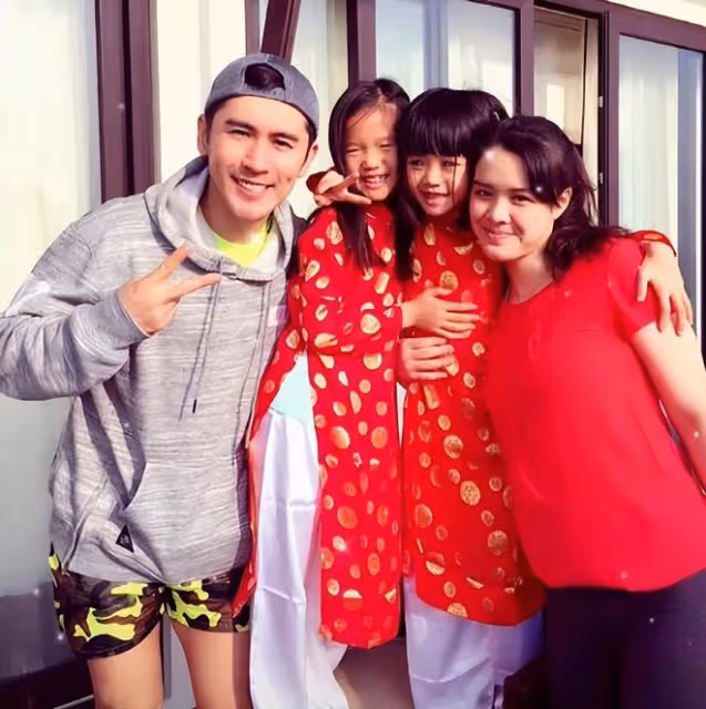 鍾麗緹二女兒情緒低落，頻分享負面動態引擔憂，父母婚姻狀態成謎