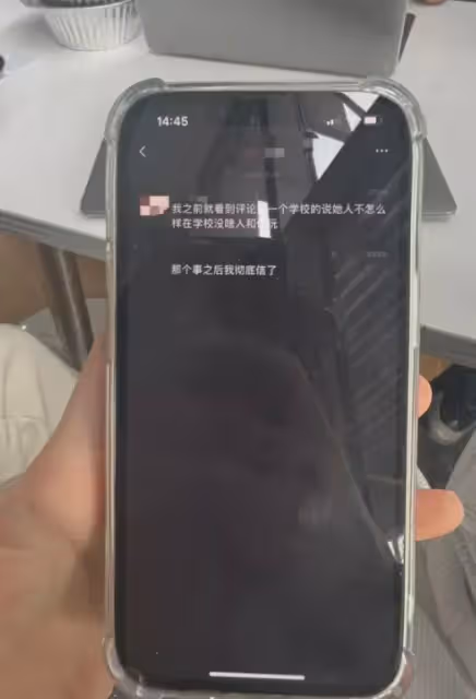 鍾麗緹二女兒情緒低落，頻分享負面動態引擔憂，父母婚姻狀態成謎