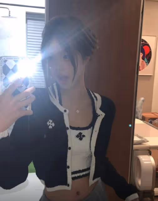 鍾麗緹二女兒情緒低落，頻分享負面動態引擔憂，父母婚姻狀態成謎