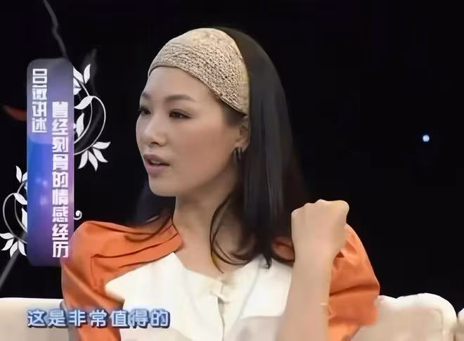 孫浩呂薇罕見同框出遊，兩人年過半百均是單身，被網友撮合在一起