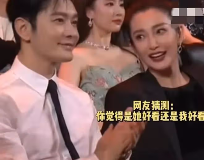 微博之夜三大未解之謎：楊穎跟楊冪說了啥？李冰冰黃曉明又說了啥