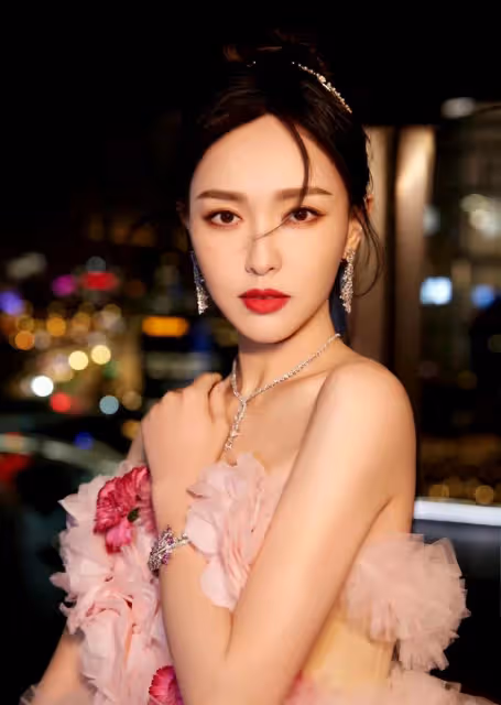 微博之夜三大未解之謎：楊穎跟楊冪說了啥？李冰冰黃曉明又說了啥