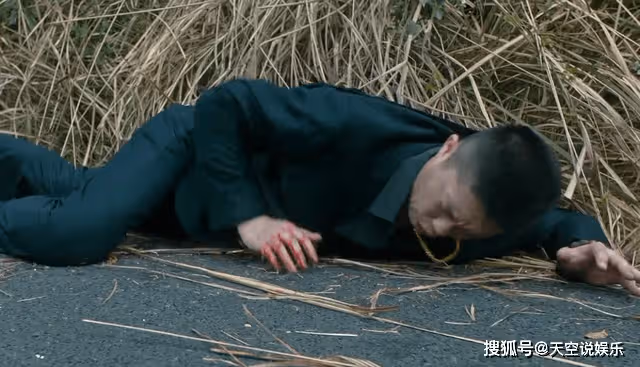 《他是誰》拚死護主被拋棄，三火的愛，對聶小雨來說太廉價了