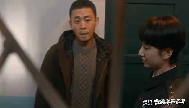 《他是誰》聶小雨霸氣歸來，身旁未婚夫令人震驚，衛國平悔不當初