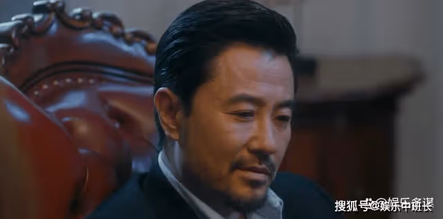 《他是誰》聶小雨霸氣歸來，身旁未婚夫令人震驚，衛國平悔不當初