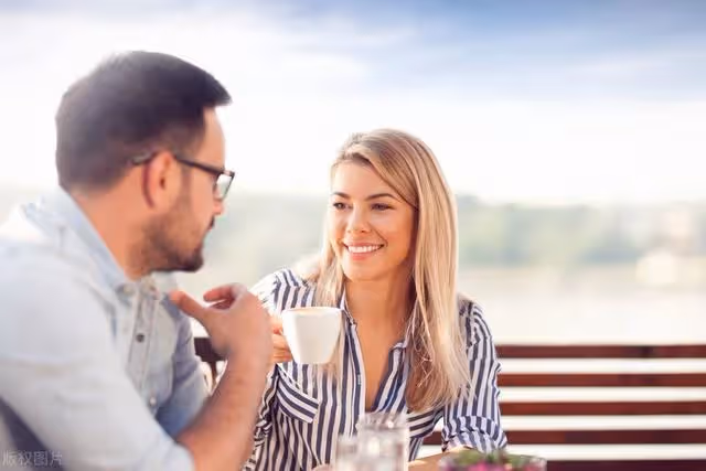 你弟結婚，你才送三千？你作為姐姐，得送三萬  女兒：嫌少，就還給我
