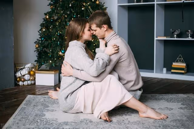 你弟結婚，你才送三千？你作為姐姐，得送三萬  女兒：嫌少，就還給我