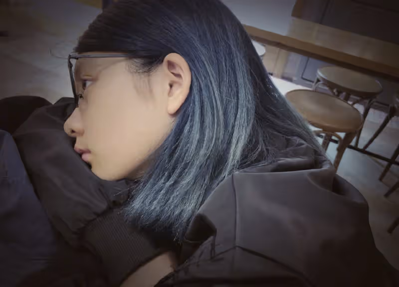 黃磊17歲女兒風波後首現身，多多再染金色頭髮，面色憔悴疑心情不佳