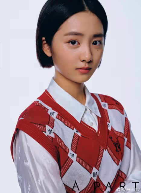 黃磊17歲女兒風波後首現身，多多再染金色頭髮，面色憔悴疑心情不佳