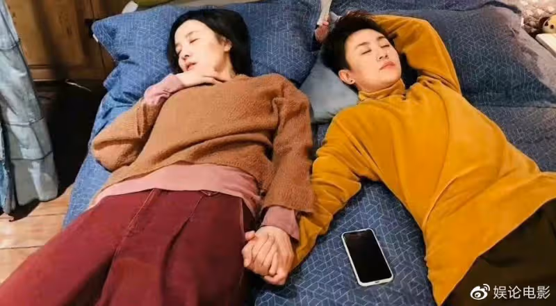 還是女明星搞笑,惠英紅吃醋宋佳親馬麗,發文質問為什麼不親她