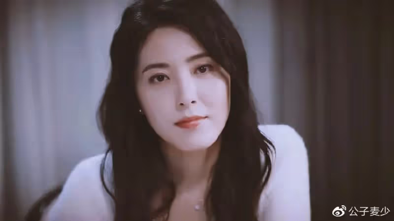 她是中戲最美校花,把3位前任捧成了影帝,自己47歲仍單身