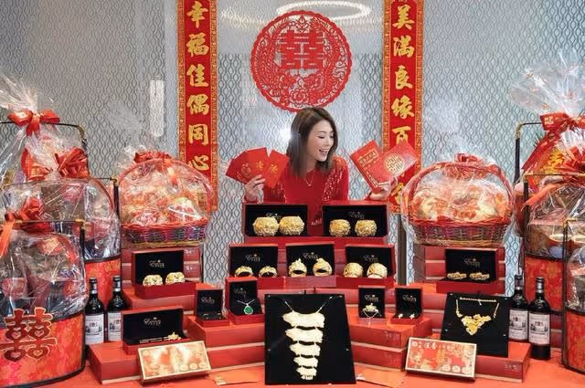 恭喜!香港知名女星大婚在即,未婚夫過大禮送價值六位數金器