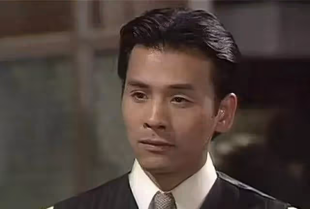 TVB知名男星疑患病，近照面頰凹陷身材消瘦，割膽手術致氣血不足
